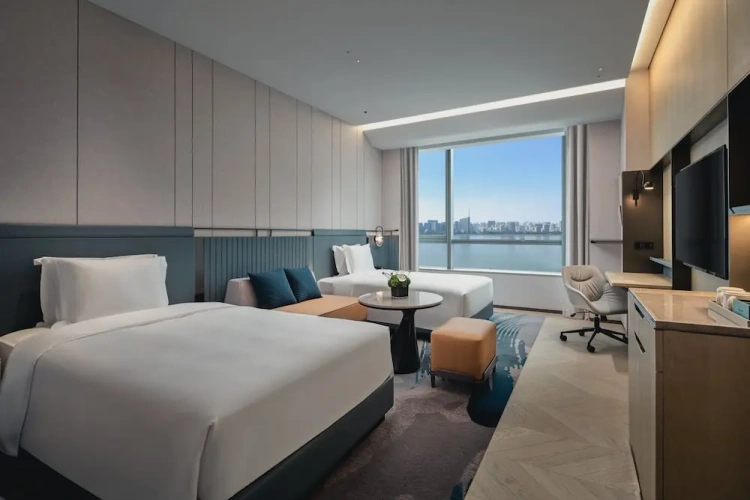 Standard Twin room with river view