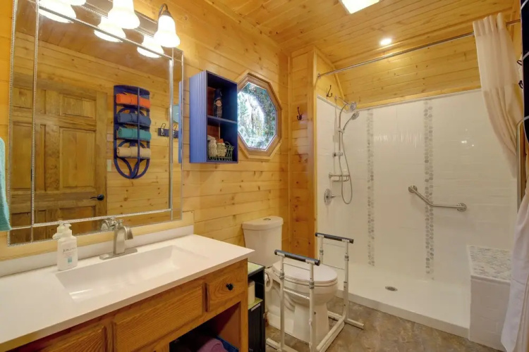 Easy-access Pigeon Forge Cabin w/ Hot Tub!