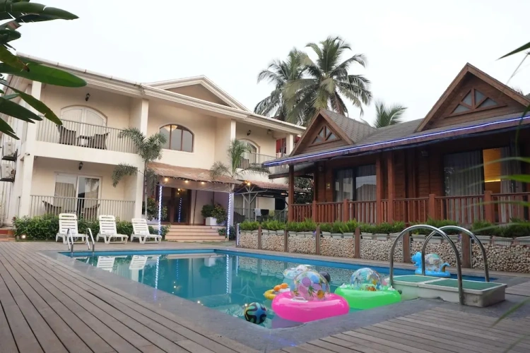 Villa with balcony and with pool view