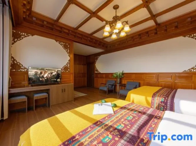 Standard Twin room with lake view