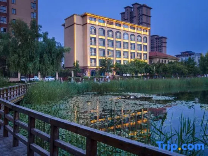 Aiyi Lakeshore Hotel