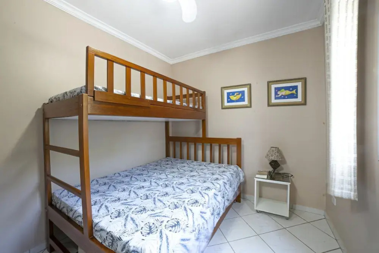 Apto 22E ar condicionado e ventilador, 2 quartos, churrasqueira, elevador e piscina