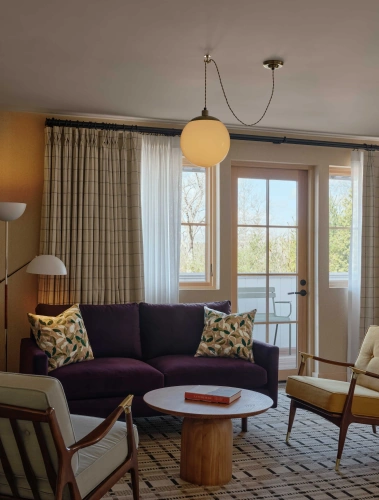Grand room with balcony