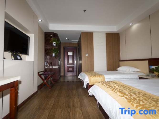 Quadruple Suite