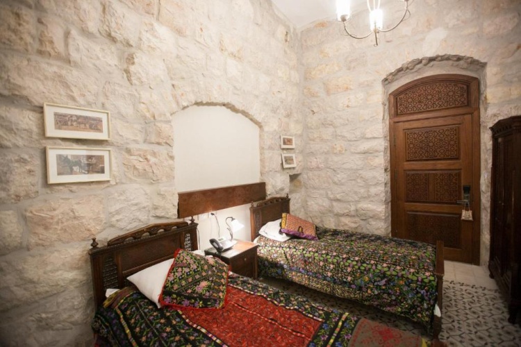 Standard Twin room with balcony