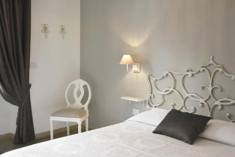 Gens Claudia, Vatican Luxury Apartments