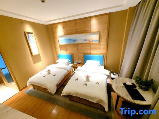 Standard Twin room with garden view