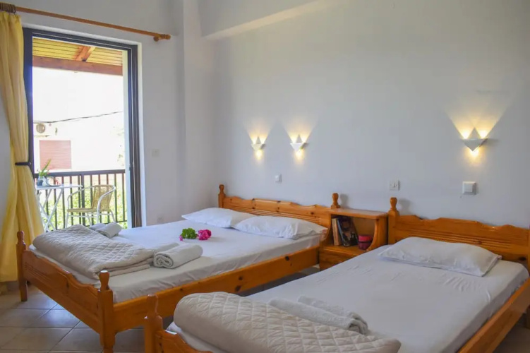 Comfy green studio/just 150m to the beach