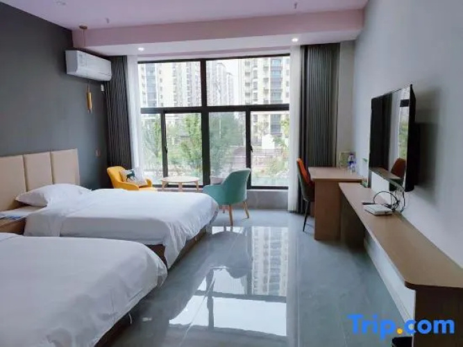 Guangde Bright Future Hotel (Yingchun Street)