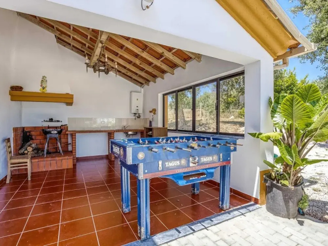 Carcavelos Villa With Pool