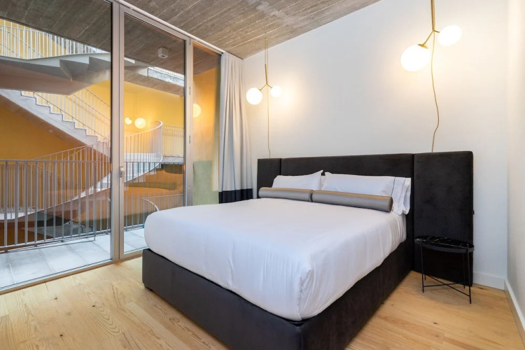 LS48 Prime Location Upscale Apartment