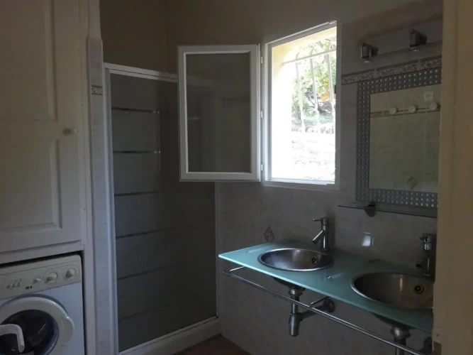 2 Bedrooms Villa