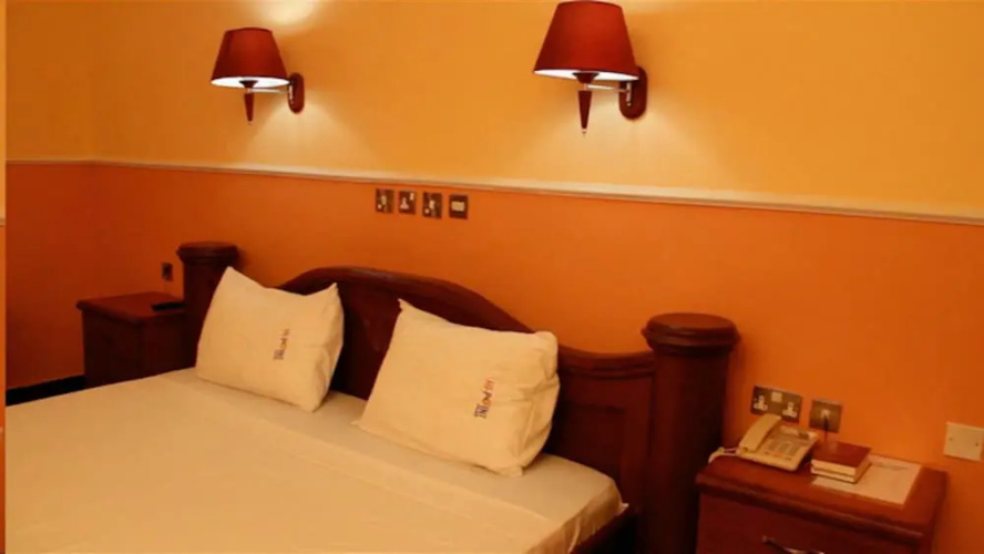 Hi Point Hotel And Suites
