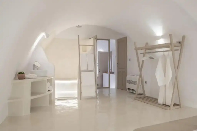 Globe Suites
