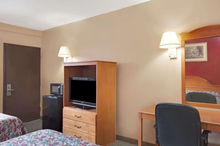 Knights Inn Pine Brook