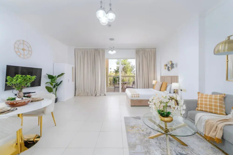 Marco Polo - Spacious Studio Lush View