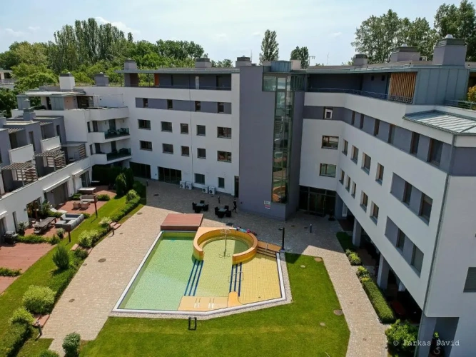 Suite with lake view