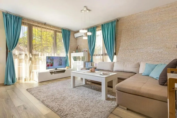 2 Bedrooms Apartment