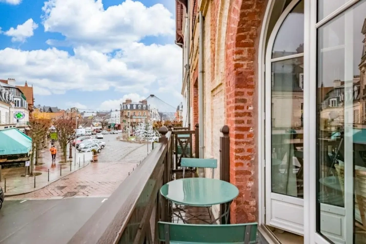 2 Bedrooms Apartment