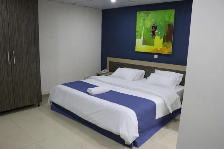 Paragon Gardens & Suites