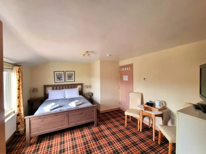 Oak Tree Rooms