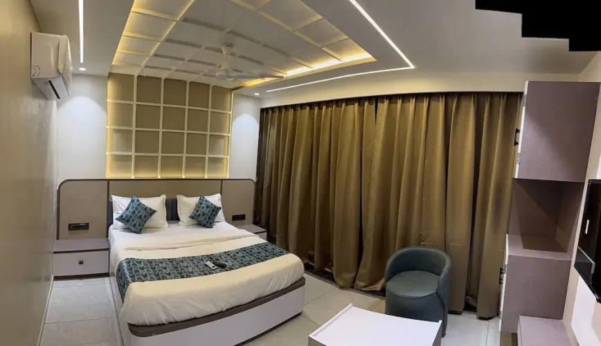 Hotel Vallabh Sky