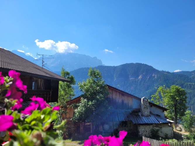 Apartment with mountain view
