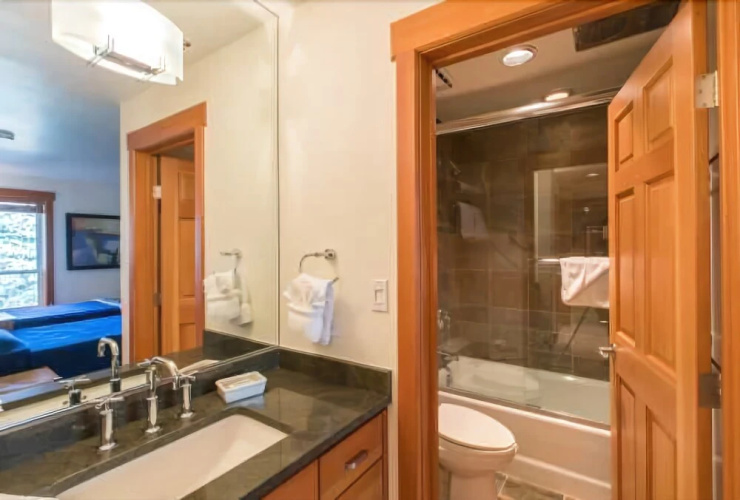 4-Bedroom 4-Bath ski-in/ski-out Condo in Vail