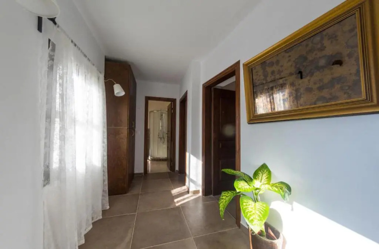 Villa Leon - Private courtyard serenity