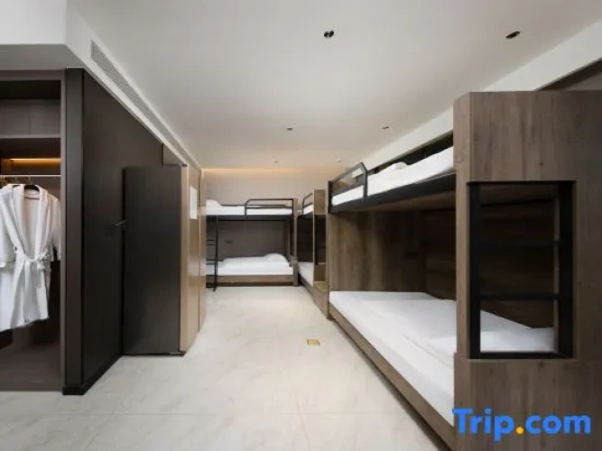 Privilege Sextuple room