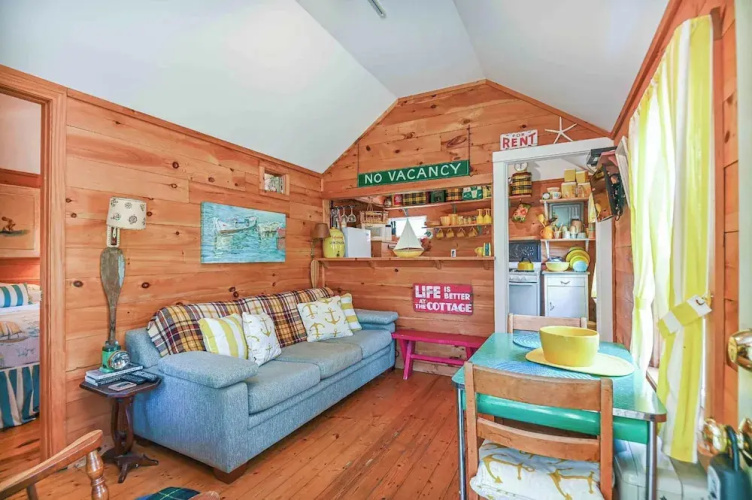 Cozy Cottage w/ Pool, BBQ and Outdoor Seating!