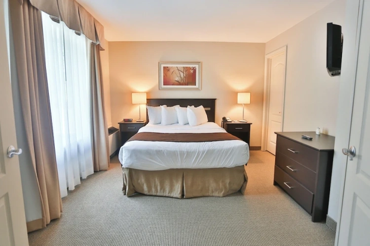 Executive Double Suite with balcony and with mountain view