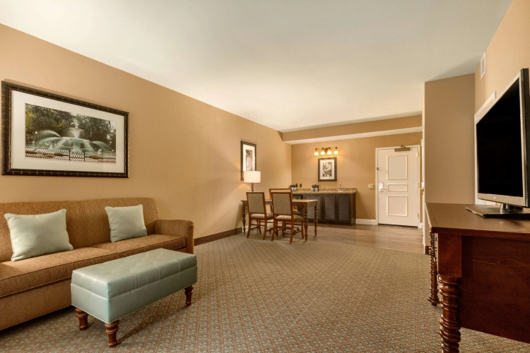 Embassy Suites by Hilton Savannah