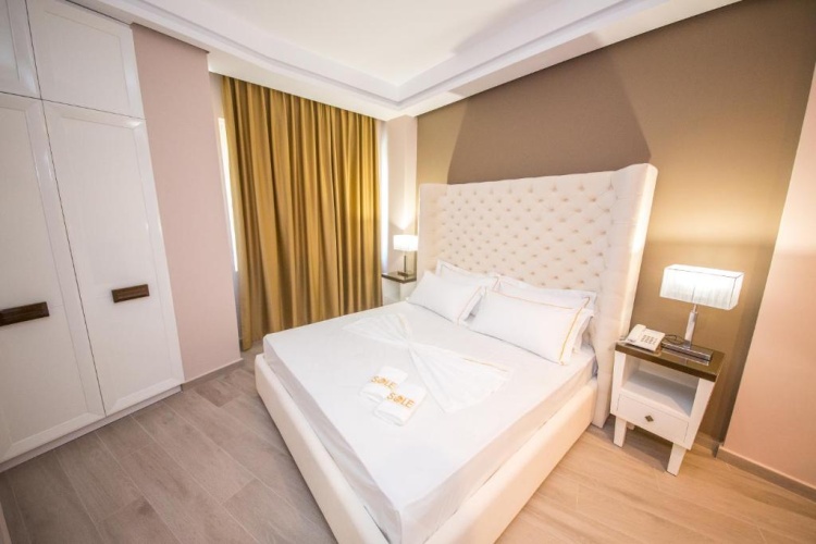 Deluxe Basement Suite with balcony