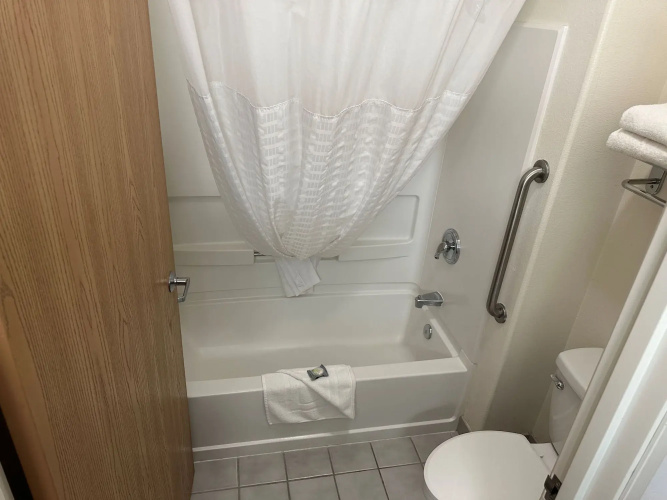 Econo Lodge Inn & Suites