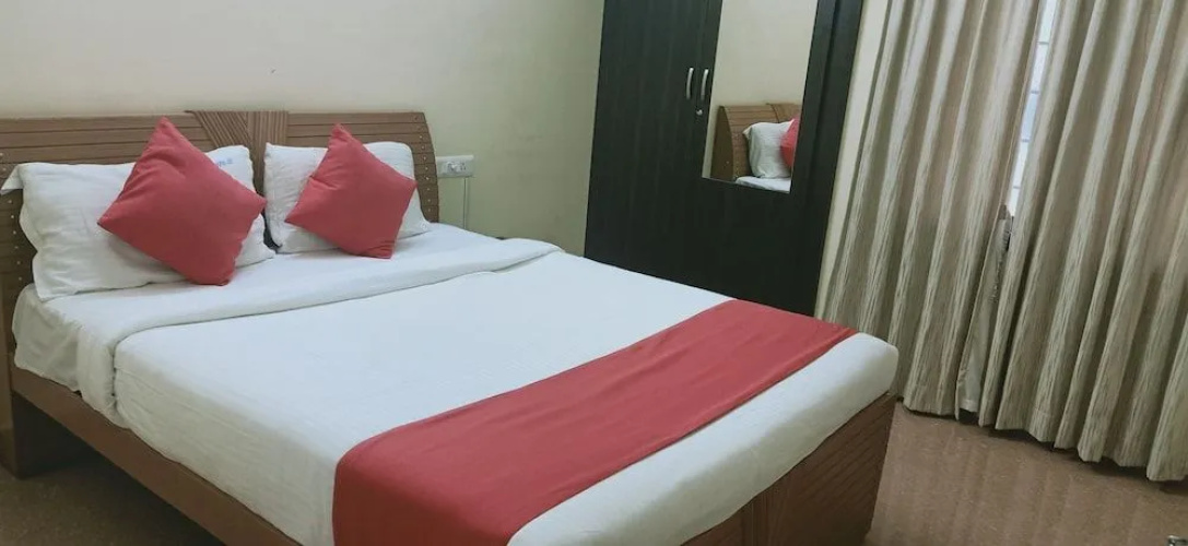 R Hotel - Manapakkam