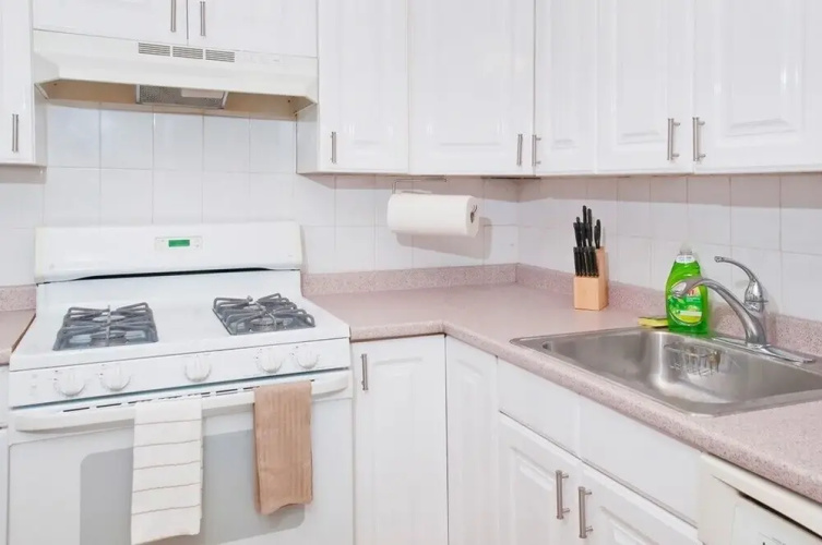 Cozy 2 BR on Upper East Side
