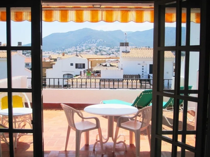 1 Bedroom Apartment with balcony and with sea view