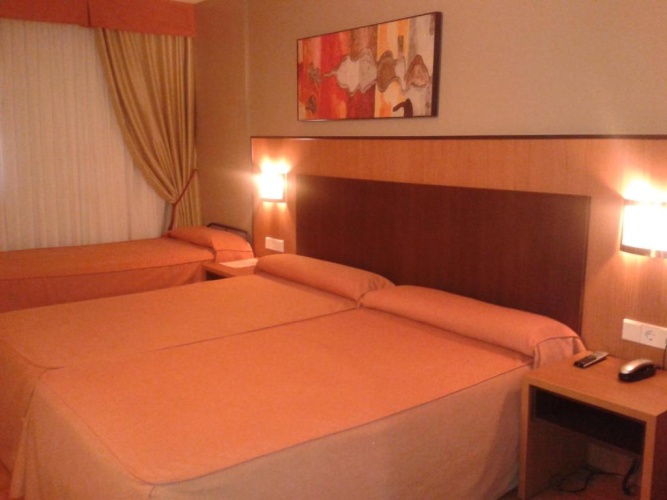 Standard Triple room