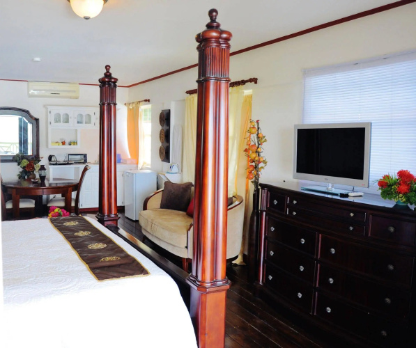 Beachcombers Hotel