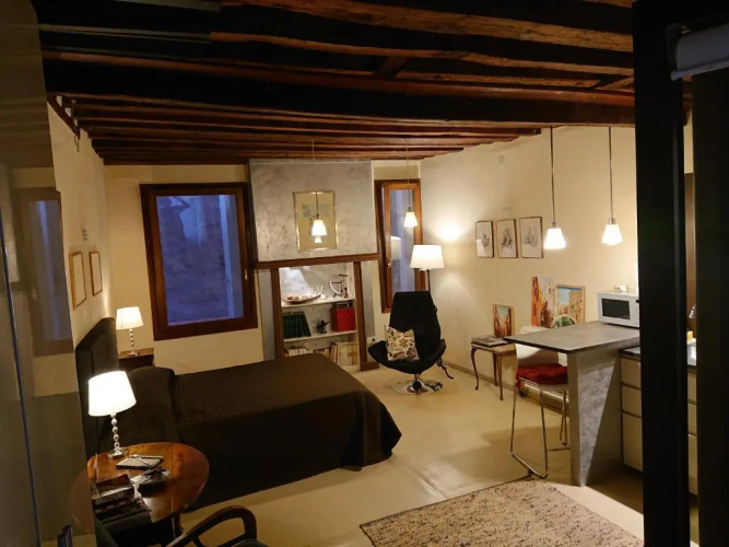 Studio Apartment San Marco 1825 fully sanitzd