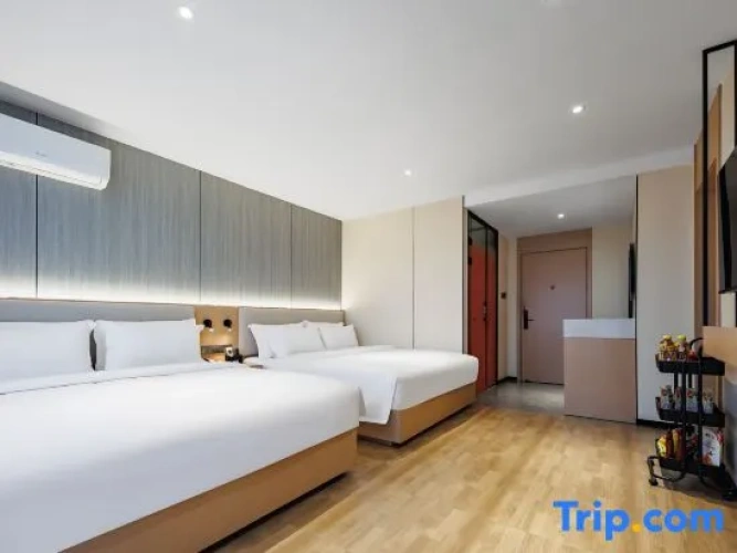 Deluxe Quadruple Suite