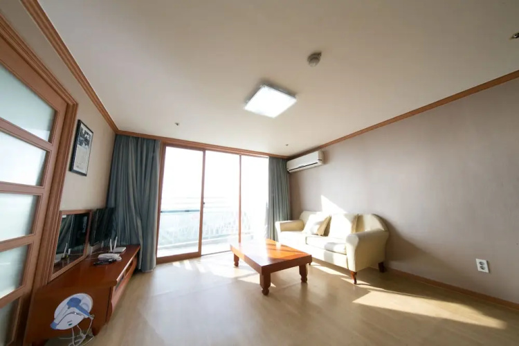 Jung-ang Hitz Condo