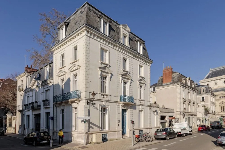 Frenchdoor Tours Corneille