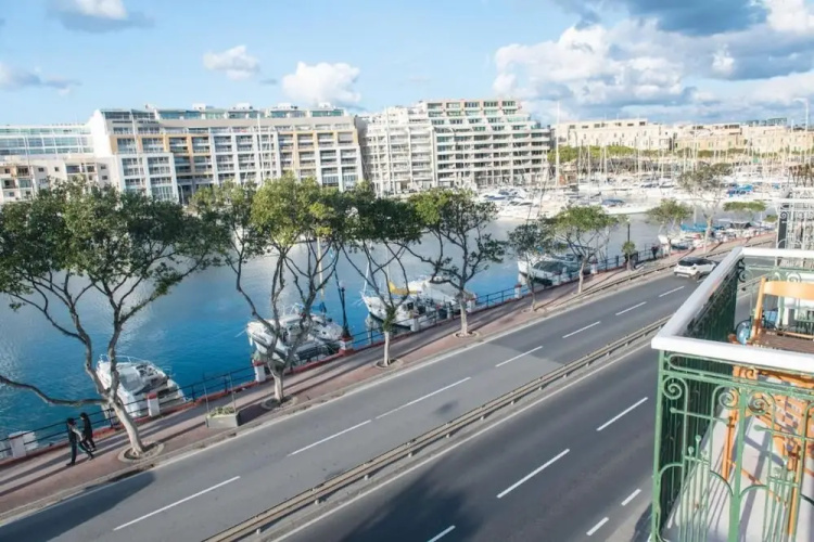 Comfortable Double Room in Pieta - Bb Marina