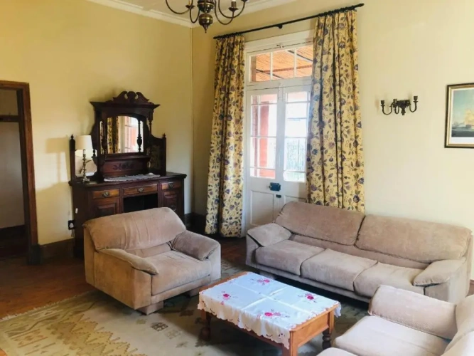 4 Bedrooms Cottage