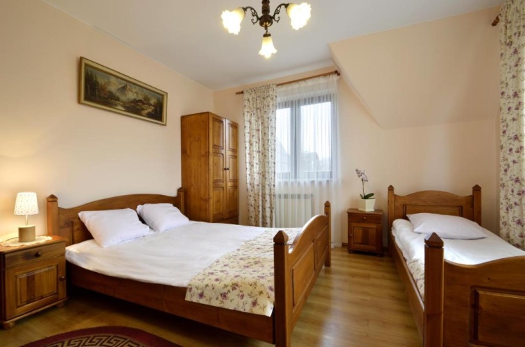 Standard Triple room with garden view