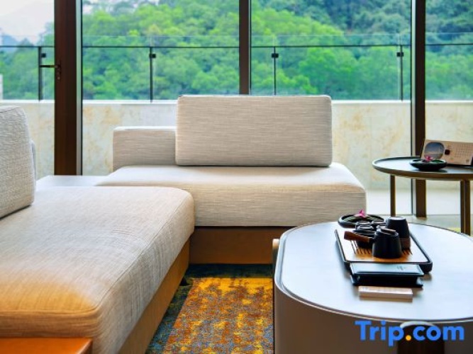 Executive Suite with mountain view