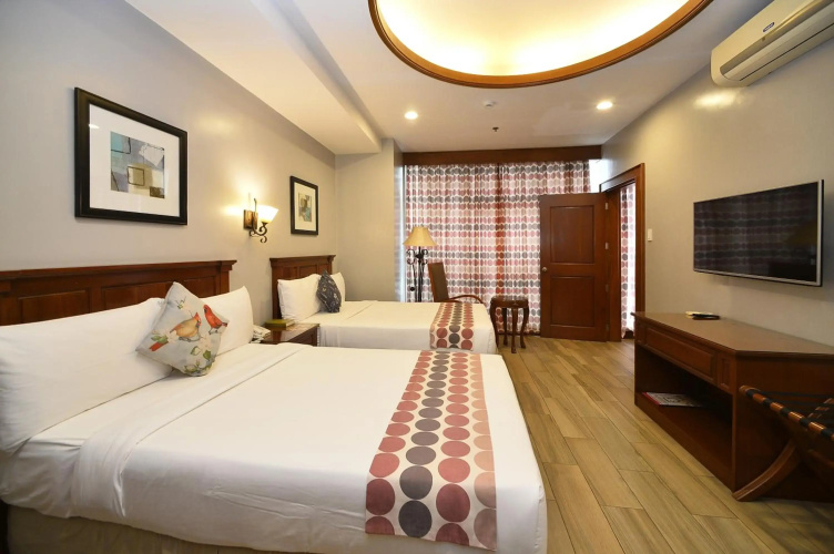 Paragon Hotel and Suites
