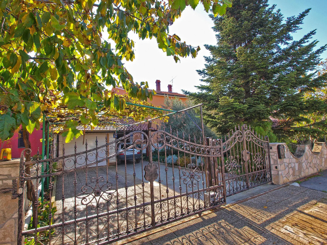 Apartment 933